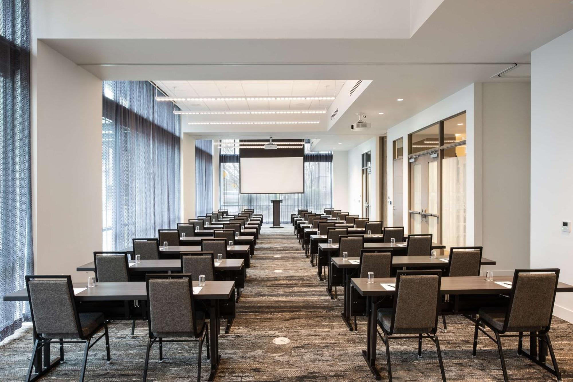 Holman Riverfront Park Hotel Salem, Tapestry By Hilton Exterior photo